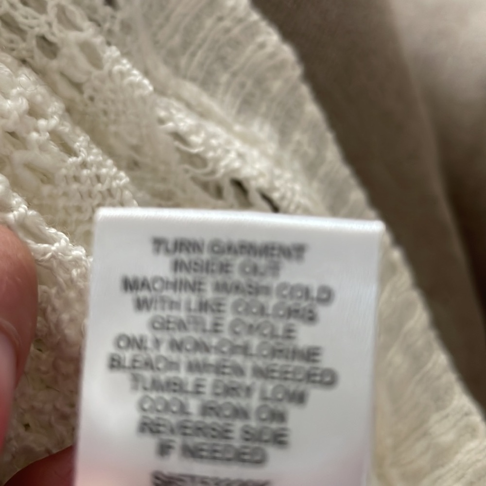 Light cardigan sweater, size M, EUC - Picture 4 of 4